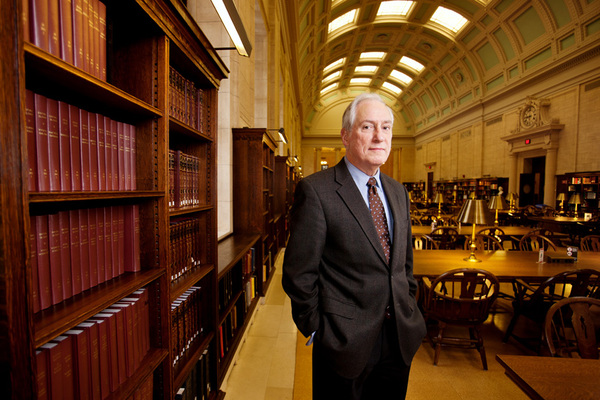 Darnton fue director de la biblioteca de Harvard.